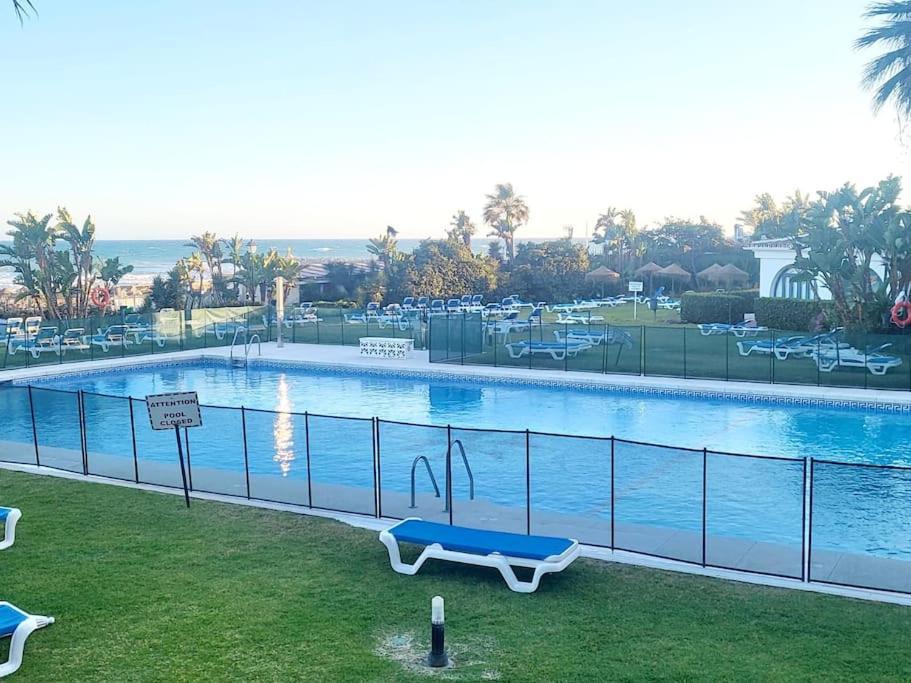 Villa Casita Junto Al Mar En El Puerto De Cabopino Marbella Exterior foto